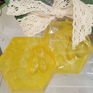 🐝 Honeycomb 🍯 Natural Premium Grade Handmade Honey Soap by PUREANDNATURAL